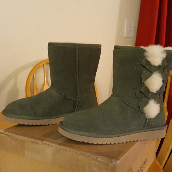 NIB Koolaburra short w/ 2 side bows - Picture 4 of 9